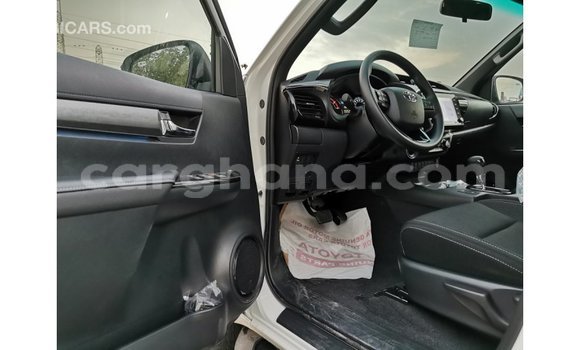 Sayi Imported Toyota Hilux White Mota in Import - Dubai a Ashanti Sayi Imported Toyota Hilux White Mota in Import - Dubai a Ashanti