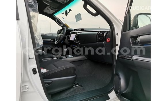 Sayi Imported Toyota Hilux White Mota in Import - Dubai a Ashanti Sayi Imported Toyota Hilux White Mota in Import - Dubai a Ashanti