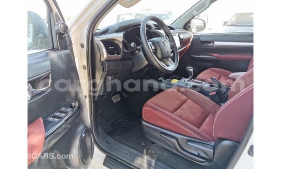 Sayi Imported Toyota Hilux White Mota in Import - Dubai a Ashanti Sayi Imported Toyota Hilux White Mota in Import - Dubai a Ashanti