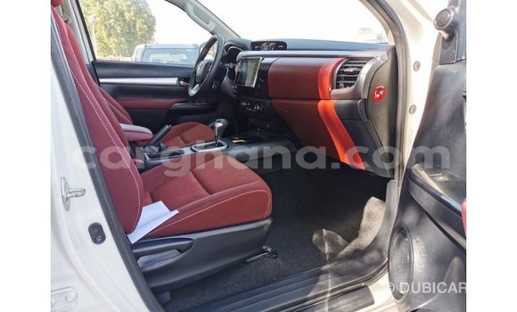 Sayi Imported Toyota Hilux White Mota in Import - Dubai a Ashanti Sayi Imported Toyota Hilux White Mota in Import - Dubai a Ashanti