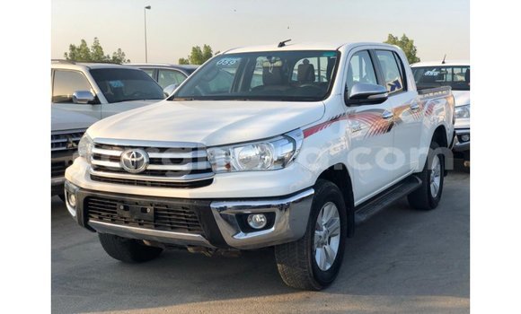 Sayi Imported Toyota Hilux White Mota in Import - Dubai a Ashanti Sayi Imported Toyota Hilux White Mota in Import - Dubai a Ashanti