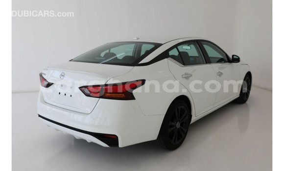 Sayi Imported Nissan Altima White Mota in Import - Dubai a Ashanti Sayi Imported Nissan Altima White Mota in Import - Dubai a Ashanti