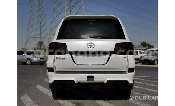 Sayi Imported Toyota Land Cruiser White Mota in Import - Dubai a Ashanti Sayi Imported Toyota Land Cruiser White Mota in Import - Dubai a Ashanti