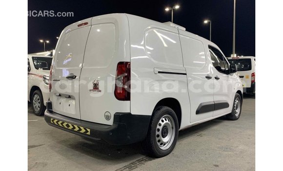 Sayi Imported Peugeot Partner White Mota in Import - Dubai a Ashanti Sayi Imported Peugeot Partner White Mota in Import - Dubai a Ashanti