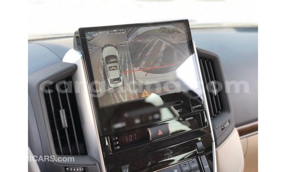 Buy Import Toyota Land Cruiser White Car in Import - Dubai in Ashanti Buy Import Toyota Land Cruiser White Car in Import - Dubai in Ashanti