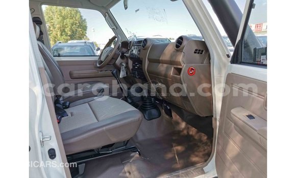Ra Imported Toyota Land Cruiser funfun Ọkọ̀ in Import - Dubai ni Ashanti Ra Imported Toyota Land Cruiser funfun Ọkọ̀ in Import - Dubai ni Ashanti