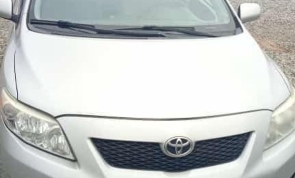 Sayi Na hannu Toyota Corolla Azurfa Mota in Accra a Greater Accra