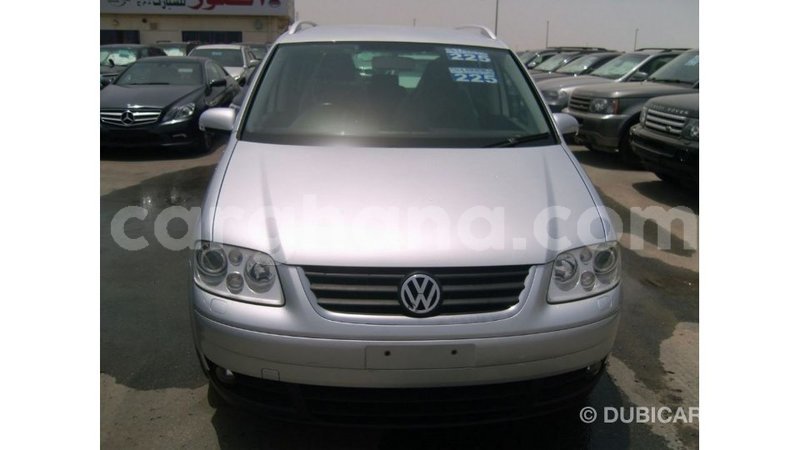 Big with watermark volkswagen touran ashanti import dubai 17372