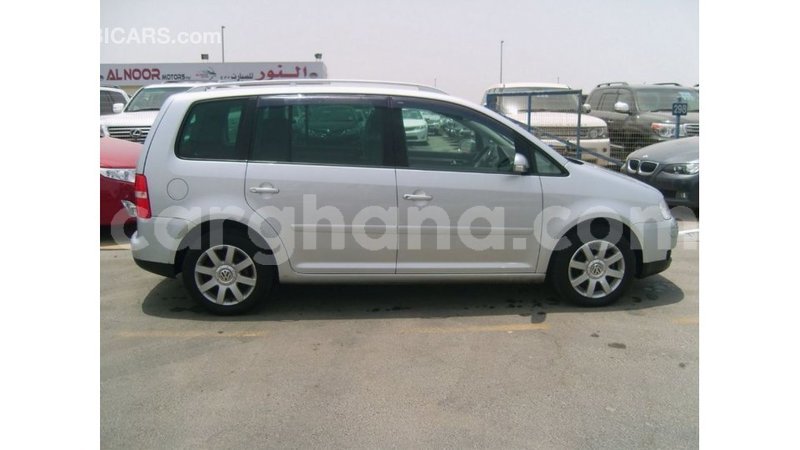 Big with watermark volkswagen touran ashanti import dubai 17372