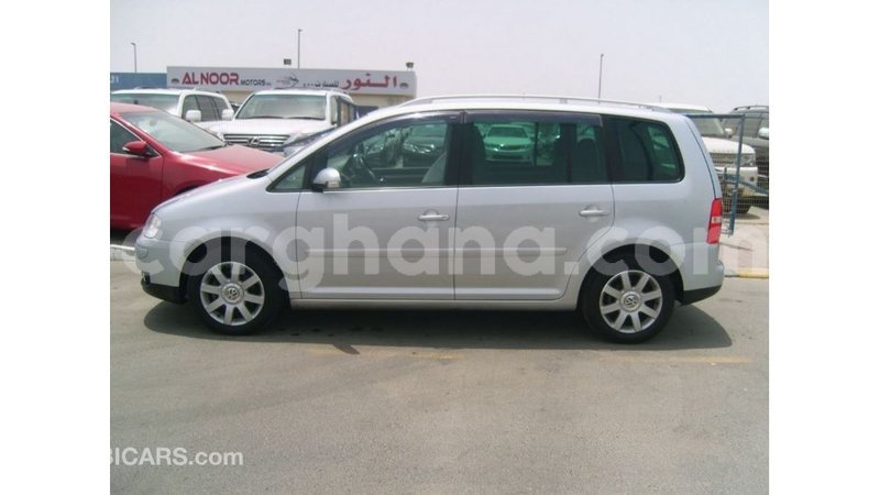 Big with watermark volkswagen touran ashanti import dubai 17372