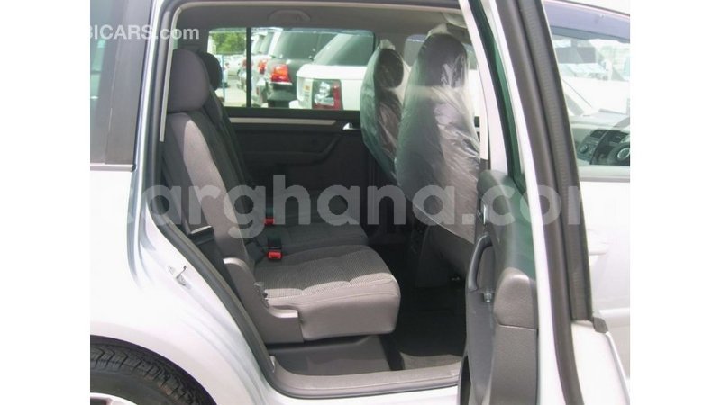 Big with watermark volkswagen touran ashanti import dubai 17372