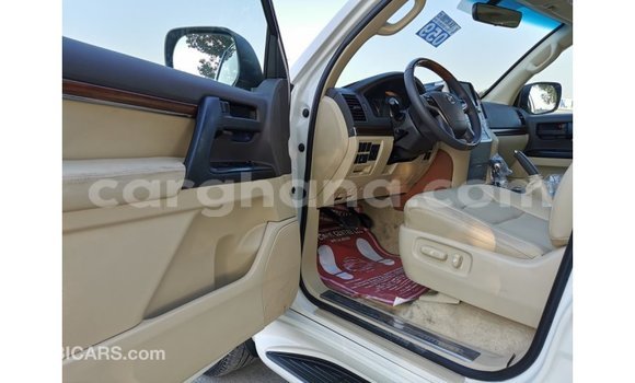 Buy Import Toyota Land Cruiser White Car in Import - Dubai in Ashanti Buy Import Toyota Land Cruiser White Car in Import - Dubai in Ashanti