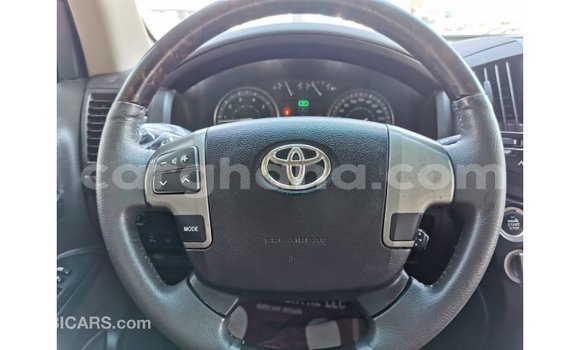 Buy Import Toyota Land Cruiser White Car in Import - Dubai in Ashanti Buy Import Toyota Land Cruiser White Car in Import - Dubai in Ashanti