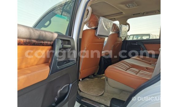 Buy Import Toyota Land Cruiser White Car in Import - Dubai in Ashanti Buy Import Toyota Land Cruiser White Car in Import - Dubai in Ashanti