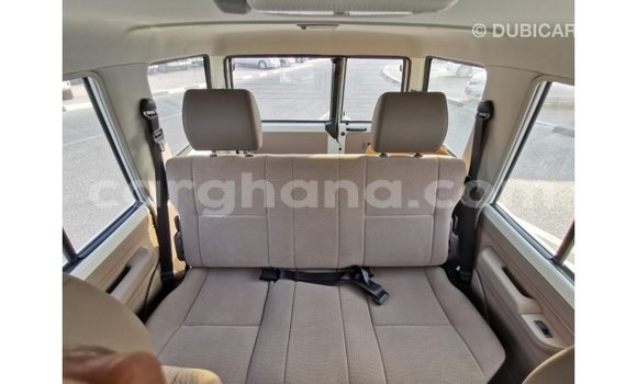 Sayi Imported Toyota Land Cruiser White Mota in Import - Dubai a Ashanti Sayi Imported Toyota Land Cruiser White Mota in Import - Dubai a Ashanti