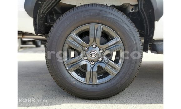 Sayi Imported Toyota Hilux White Mota in Import - Dubai a Ashanti Sayi Imported Toyota Hilux White Mota in Import - Dubai a Ashanti