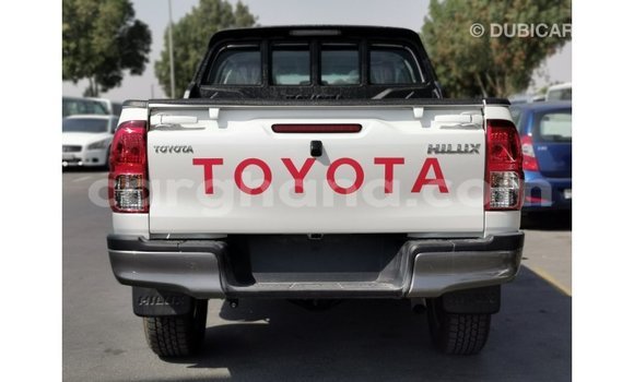 Sayi Imported Toyota Hilux White Mota in Import - Dubai a Ashanti Sayi Imported Toyota Hilux White Mota in Import - Dubai a Ashanti