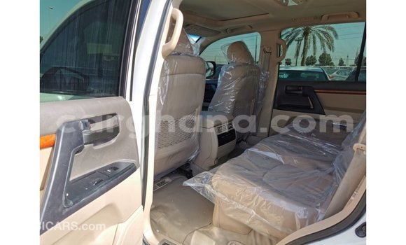 Buy Import Toyota Land Cruiser White Car in Import - Dubai in Ashanti Buy Import Toyota Land Cruiser White Car in Import - Dubai in Ashanti