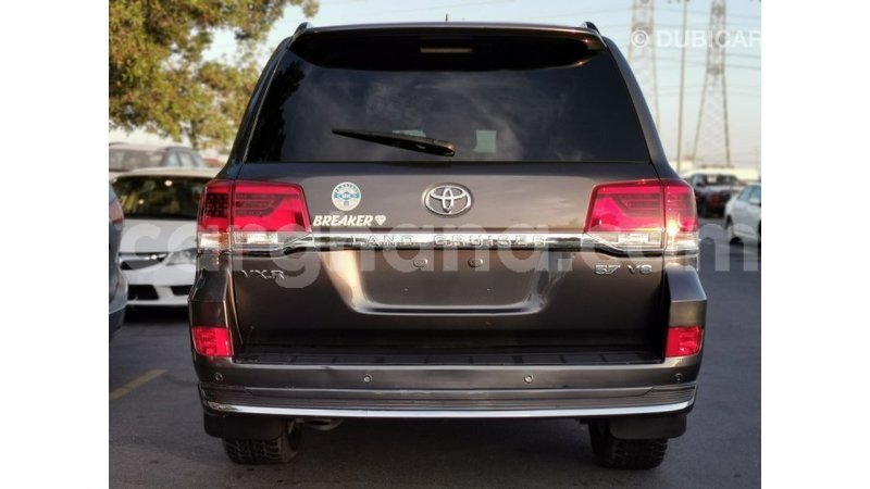 Big with watermark toyota land cruiser ashanti import dubai 17446