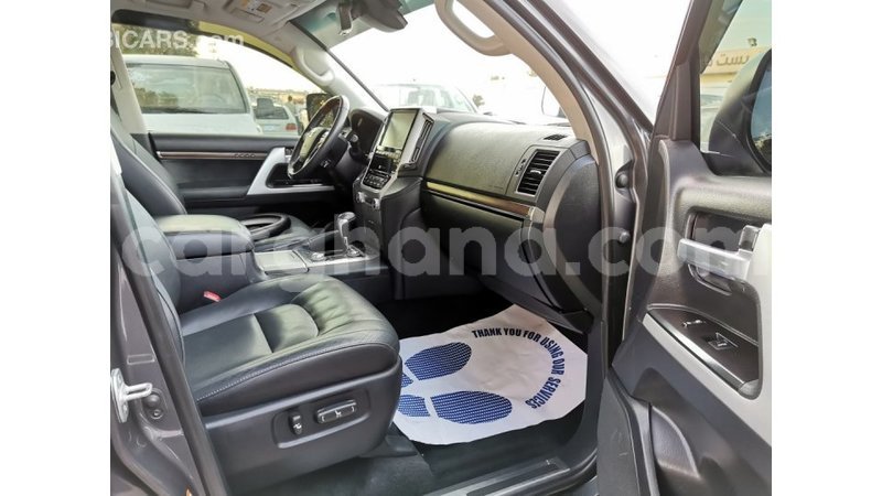 Big with watermark toyota land cruiser ashanti import dubai 17446