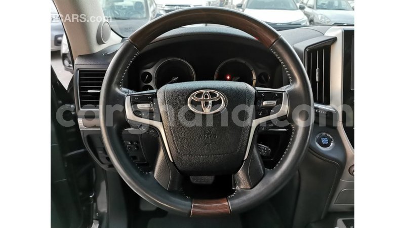 Big with watermark toyota land cruiser ashanti import dubai 17446