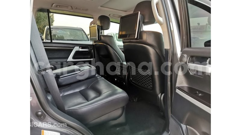 Big with watermark toyota land cruiser ashanti import dubai 17446