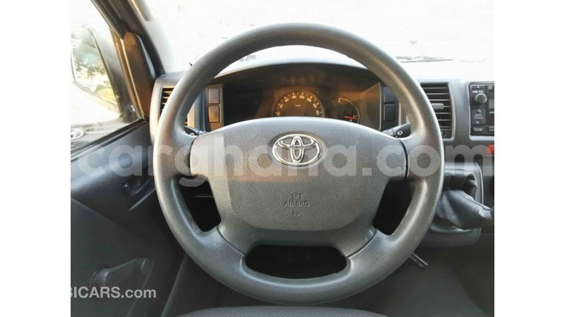 Big with watermark toyota hiace ashanti import dubai 17462