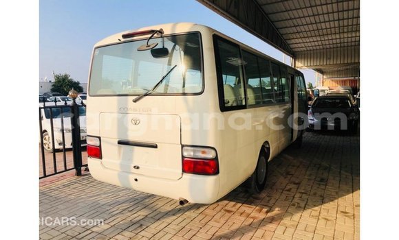 Ra Imported Toyota Coaster funfun Ọkọ̀ in Import - Dubai ni Ashanti Ra Imported Toyota Coaster funfun Ọkọ̀ in Import - Dubai ni Ashanti