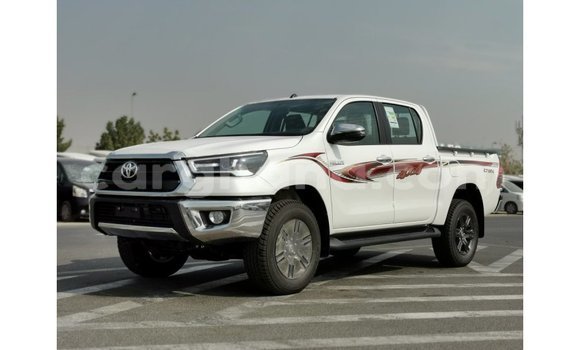 Sayi Imported Toyota Hilux White Mota in Import - Dubai a Ashanti Sayi Imported Toyota Hilux White Mota in Import - Dubai a Ashanti