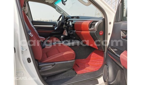 Sayi Imported Toyota Hilux White Mota in Import - Dubai a Ashanti Sayi Imported Toyota Hilux White Mota in Import - Dubai a Ashanti