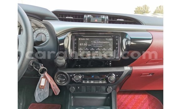Sayi Imported Toyota Hilux White Mota in Import - Dubai a Ashanti Sayi Imported Toyota Hilux White Mota in Import - Dubai a Ashanti