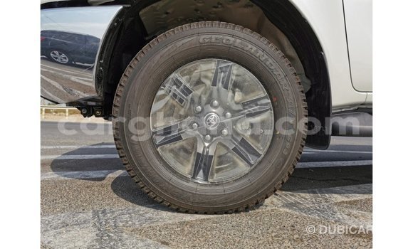 Sayi Imported Toyota Hilux White Mota in Import - Dubai a Ashanti Sayi Imported Toyota Hilux White Mota in Import - Dubai a Ashanti