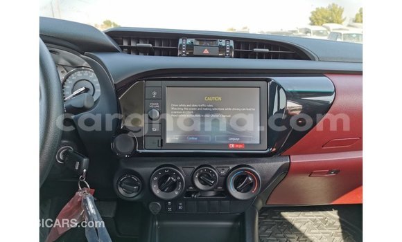 Sayi Imported Toyota Hilux White Mota in Import - Dubai a Ashanti Sayi Imported Toyota Hilux White Mota in Import - Dubai a Ashanti