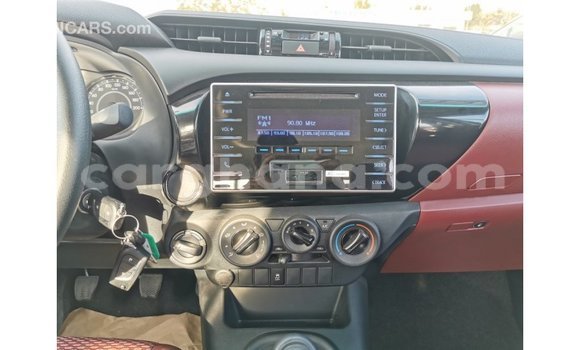 Ra Imported Toyota Hilux funfun Ọkọ̀ in Import - Dubai ni Ashanti Ra Imported Toyota Hilux funfun Ọkọ̀ in Import - Dubai ni Ashanti