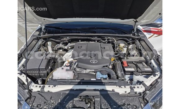 Sayi Imported Toyota Hilux White Mota in Import - Dubai a Ashanti Sayi Imported Toyota Hilux White Mota in Import - Dubai a Ashanti