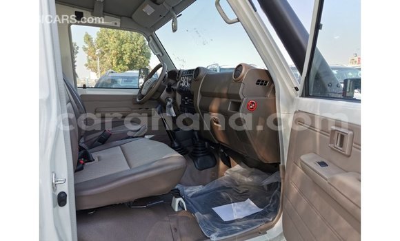 Buy Import Toyota Land Cruiser White Car in Import - Dubai in Ashanti Buy Import Toyota Land Cruiser White Car in Import - Dubai in Ashanti