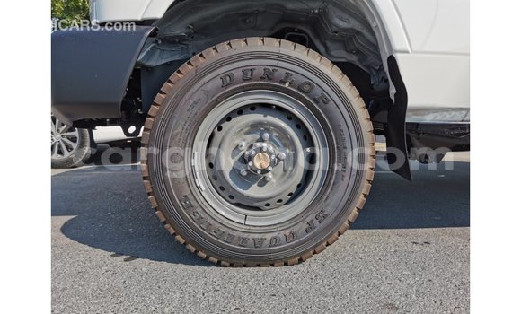 Buy Import Toyota Land Cruiser White Car in Import - Dubai in Ashanti Buy Import Toyota Land Cruiser White Car in Import - Dubai in Ashanti