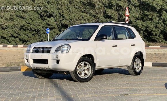 Buy Import Hyundai Tucson White Car in Import - Dubai in Ashanti Buy Import Hyundai Tucson White Car in Import - Dubai in Ashanti