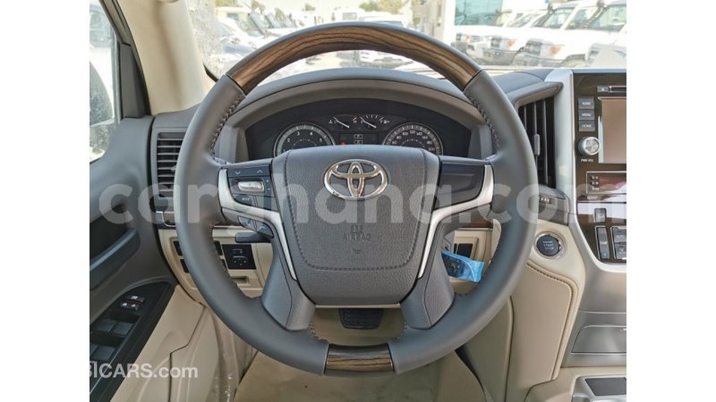 Big with watermark toyota land cruiser ashanti import dubai 17547