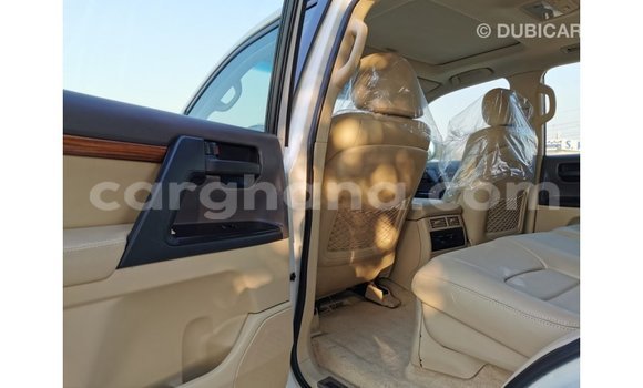 Ra Imported Toyota Land Cruiser funfun Ọkọ̀ in Import - Dubai ni Ashanti Ra Imported Toyota Land Cruiser funfun Ọkọ̀ in Import - Dubai ni Ashanti