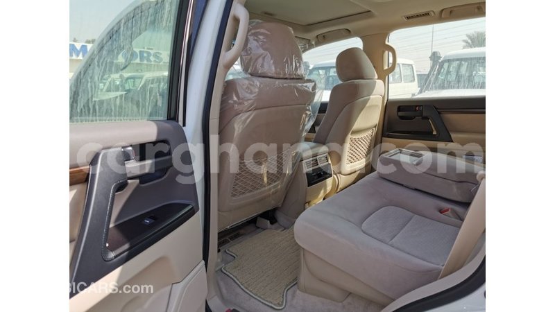 Big with watermark toyota land cruiser ashanti import dubai 17547