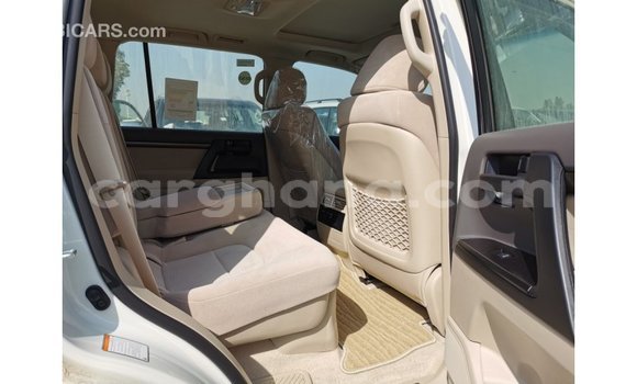 Ra Imported Toyota Land Cruiser funfun Ọkọ̀ in Import - Dubai ni Ashanti Ra Imported Toyota Land Cruiser funfun Ọkọ̀ in Import - Dubai ni Ashanti