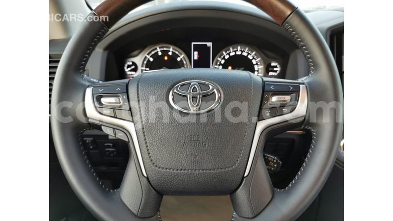 Big with watermark toyota land cruiser ashanti import dubai 17570