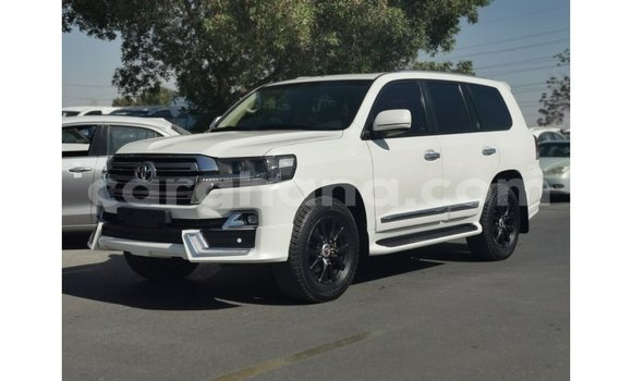 Sayi Imported Toyota Land Cruiser White Mota in Import - Dubai a Ashanti Sayi Imported Toyota Land Cruiser White Mota in Import - Dubai a Ashanti
