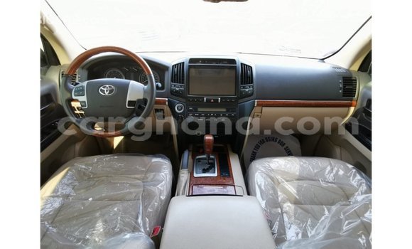 Sayi Imported Toyota Land Cruiser White Mota in Import - Dubai a Ashanti Sayi Imported Toyota Land Cruiser White Mota in Import - Dubai a Ashanti