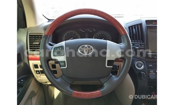 Sayi Imported Toyota Land Cruiser White Mota in Import - Dubai a Ashanti Sayi Imported Toyota Land Cruiser White Mota in Import - Dubai a Ashanti