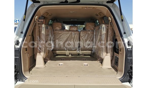 Sayi Imported Toyota Land Cruiser White Mota in Import - Dubai a Ashanti Sayi Imported Toyota Land Cruiser White Mota in Import - Dubai a Ashanti