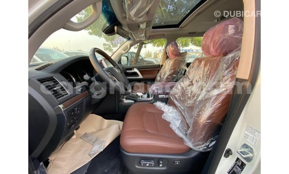 Sayi Imported Toyota Land Cruiser White Mota in Import - Dubai a Ashanti Sayi Imported Toyota Land Cruiser White Mota in Import - Dubai a Ashanti
