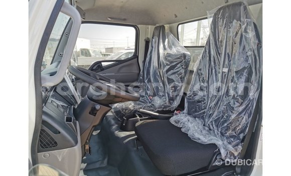 Sayi Imported Mitsubishi Fuso White Babbar mota in Import - Dubai a Ashanti Sayi Imported Mitsubishi Fuso White Babbar mota in Import - Dubai a Ashanti