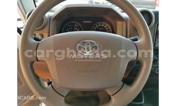 Sayi Imported Toyota Land Cruiser White Mota in Import - Dubai a Ashanti Sayi Imported Toyota Land Cruiser White Mota in Import - Dubai a Ashanti